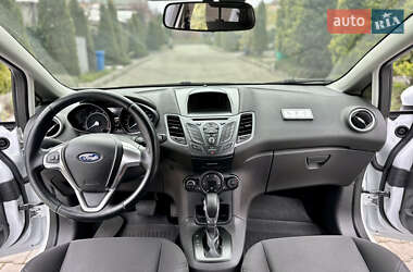 Хетчбек Ford Fiesta 2015 в 