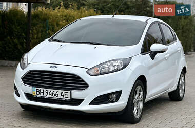 Хетчбек Ford Fiesta 2015 в 