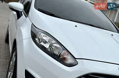 Хетчбек Ford Fiesta 2015 в 