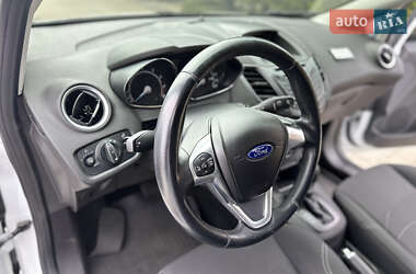 Хетчбек Ford Fiesta 2015 в 
