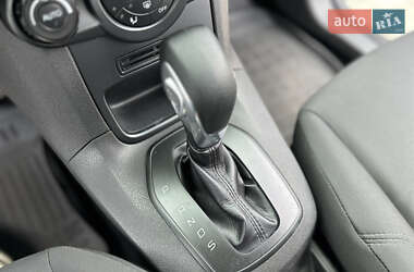 Хетчбек Ford Fiesta 2015 в 