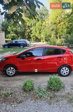 Хэтчбек Ford Fiesta 2012 в 