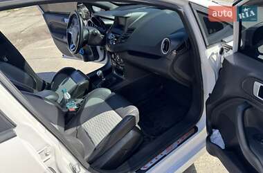 Хетчбек Ford Fiesta 2015 в 
