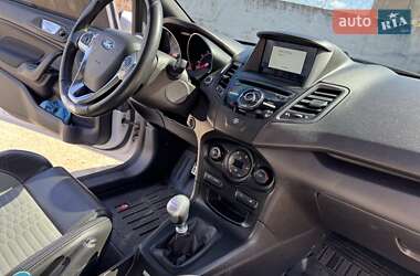 Хетчбек Ford Fiesta 2015 в 
