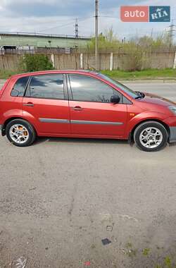 Хэтчбек Ford Fiesta 2006 в 