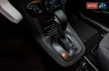Хетчбек Ford Fiesta 2017 в 