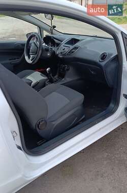 Хэтчбек Ford Fiesta 2012 в 