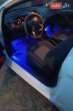 Хэтчбек Ford Fiesta 2012 в 