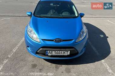 Хэтчбек Ford Fiesta 2011 в 