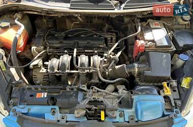 Хэтчбек Ford Fiesta 2011 в 
