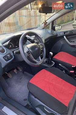 Хэтчбек Ford Fiesta 2011 в 