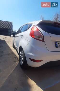 Хэтчбек Ford Fiesta 2016 в 