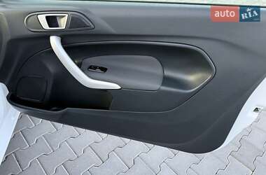 Хэтчбек Ford Fiesta 2011 в 