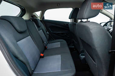 Хэтчбек Ford Fiesta 2012 в 