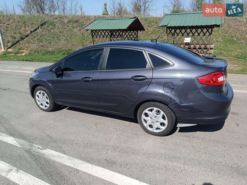 Седан Ford Fiesta 2012 в Полтаве