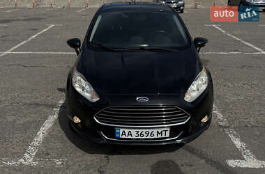 Хэтчбек Ford Fiesta 2016 в 