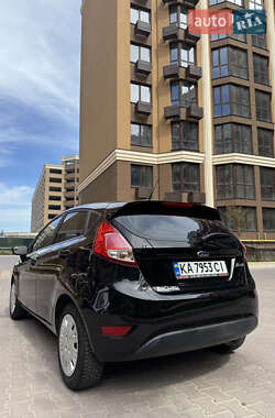 Хэтчбек Ford Fiesta 2016 в 