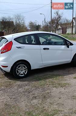 Хэтчбек Ford Fiesta 2012 в 