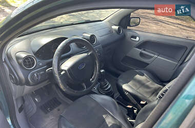 Хэтчбек Ford Fiesta 2003 в 