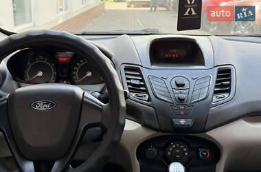 Седан Ford Fiesta 2012 в 