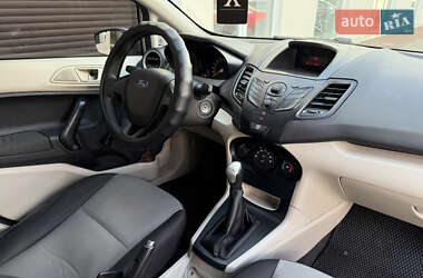 Седан Ford Fiesta 2012 в 