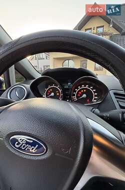 Хэтчбек Ford Fiesta 2015 в 