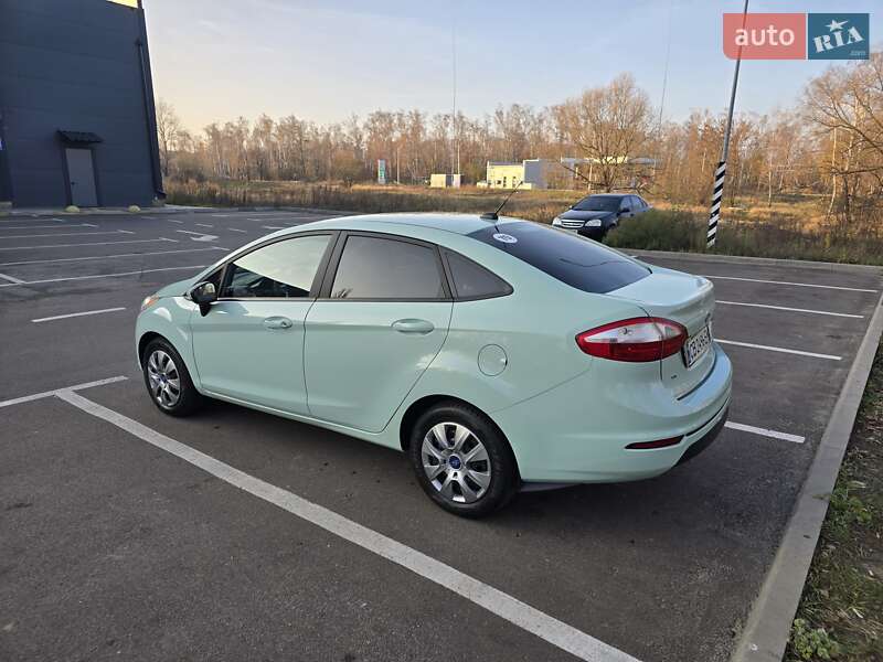 Седан Ford Fiesta 2017 в Чернігові