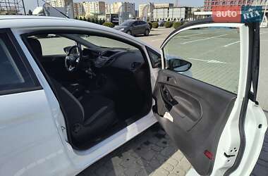 Хэтчбек Ford Fiesta 2015 в 