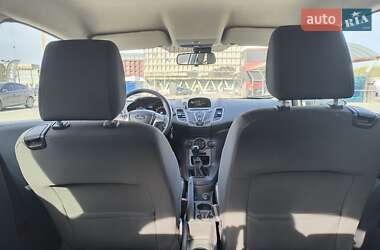 Хэтчбек Ford Fiesta 2015 в 