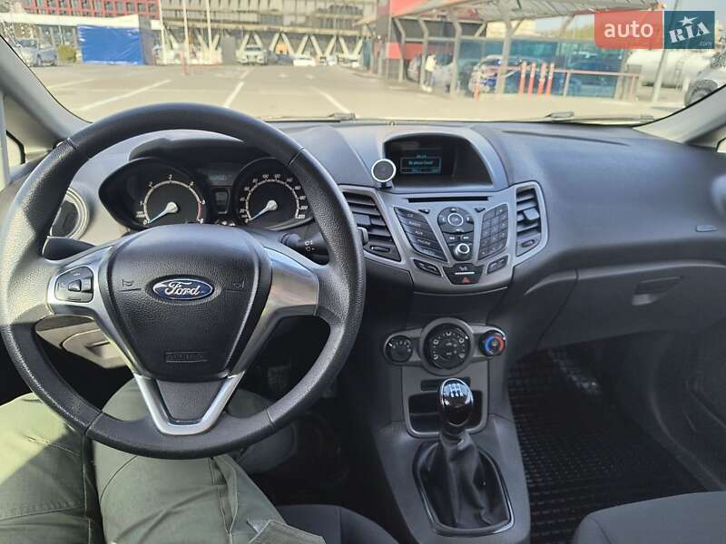 Хэтчбек Ford Fiesta 2015 в Львове фото 22 Хэтчбек Ford Fiesta 2015 в Львове