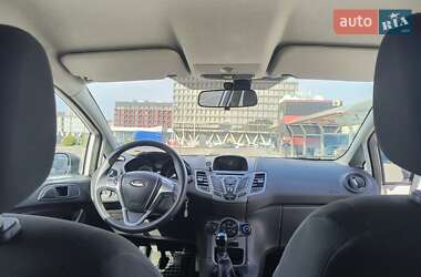 Хэтчбек Ford Fiesta 2015 в 