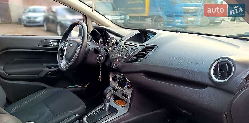 Хэтчбек Ford Fiesta 2016 в Киеве
