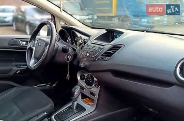 Хэтчбек Ford Fiesta 2016 в 
