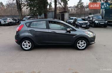 Хэтчбек Ford Fiesta 2016 в 