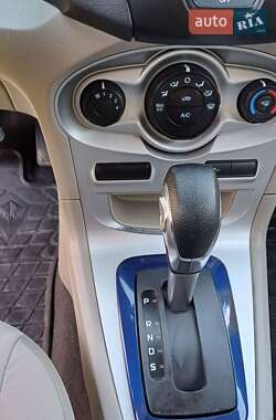 Хэтчбек Ford Fiesta 2015 в 