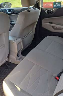 Хэтчбек Ford Fiesta 2015 в 