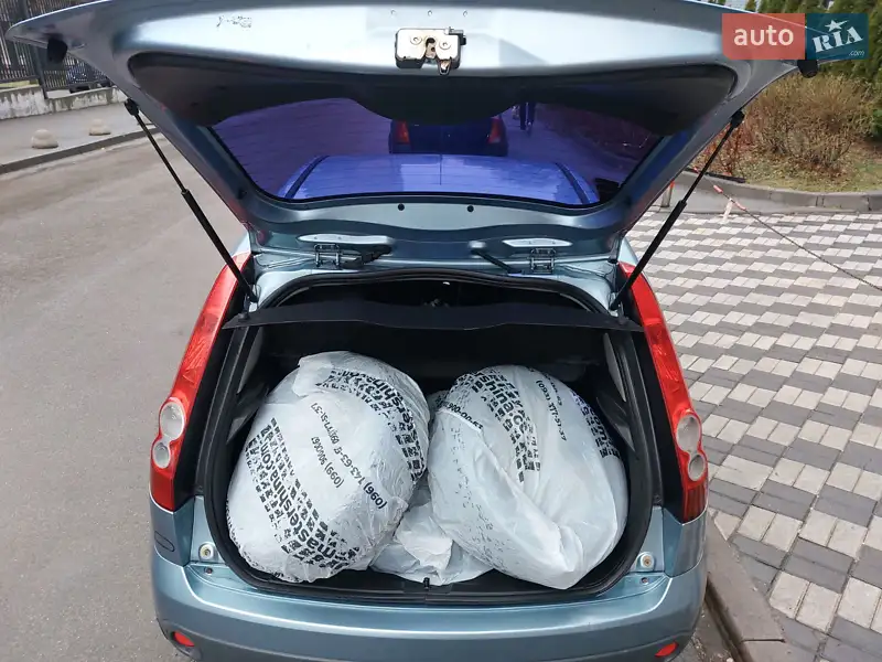 Хетчбек Ford Fiesta 2006 в 