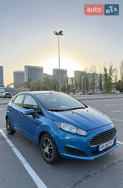 Хэтчбек Ford Fiesta 2015 в 