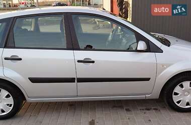 Хэтчбек Ford Fiesta 2007 в 