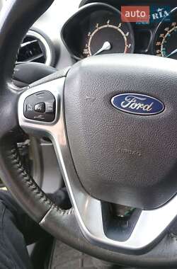 Хэтчбек Ford Fiesta 2013 в 