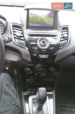 Хэтчбек Ford Fiesta 2013 в 