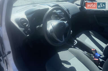 Хэтчбек Ford Fiesta 2012 в 