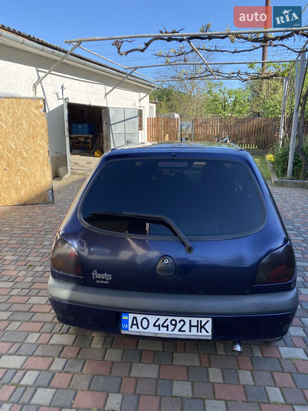 Хэтчбек Ford Fiesta 2000 в Мукачево