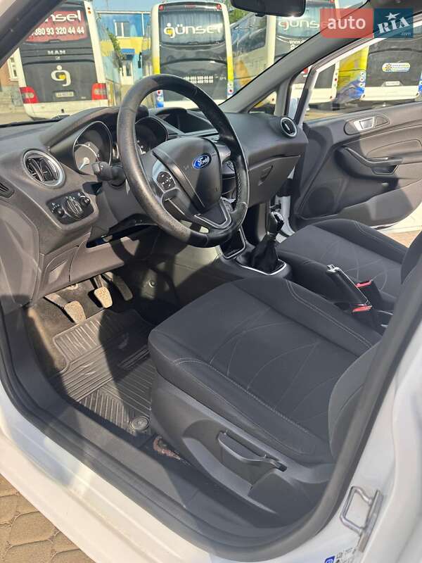 Хэтчбек Ford Fiesta 2015 в Киеве