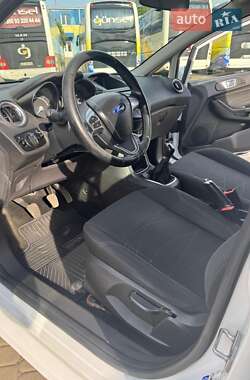 Хетчбек Ford Fiesta 2015 в 