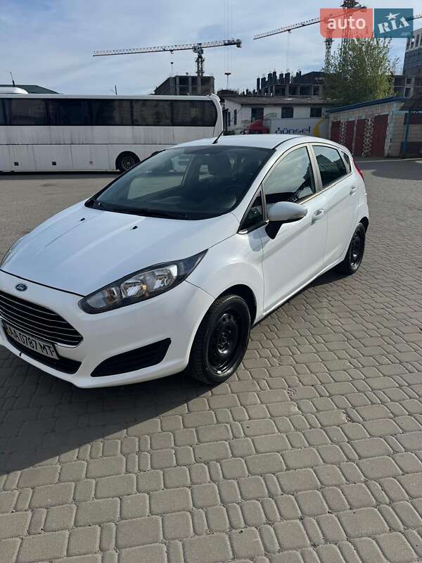 Хэтчбек Ford Fiesta 2015 в Киеве