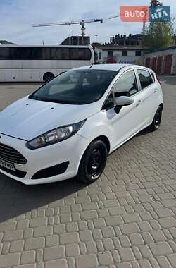 Хетчбек Ford Fiesta 2015 в 