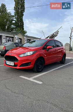 Хэтчбек Ford Fiesta 2016 в 