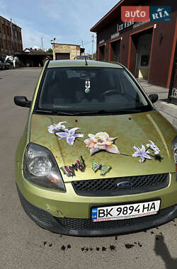 Хэтчбек Ford Fiesta 2006 в Корце