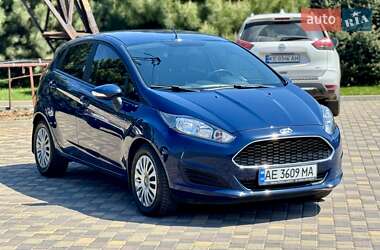 Хэтчбек Ford Fiesta 2016 в 